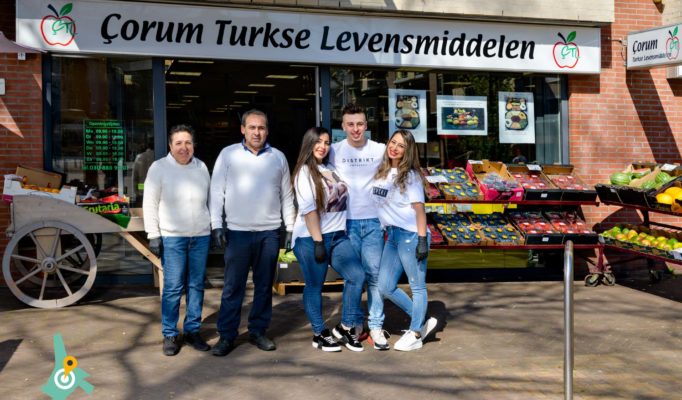 Familliebedrijf Corum Turkse Levensmiddelen op de Markt in Zeist
