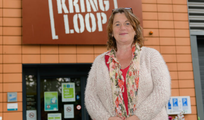 Riet Lenting van de Kringloopwinkel Zeist aan de Johannes Postlaan